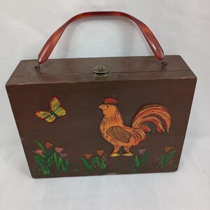 Borsa vintage anni '70 in legno con gallo e farfalla, stile hippie Enid Collins