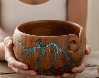 Cuenco de lana de palisandro hecho a mano: organizador para tejer a crochet