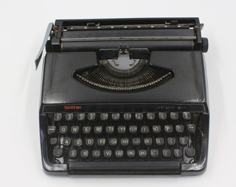 Typewriter Brother Deluxe 220 タイプライター SALE! - Brother DeLuxe 220, Vintage Typewriter, Perfectly