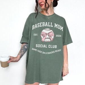 Personalized Baseball Mom Shirt Gift For Sport Moms,Custom Baseball T-Shirt For Baseball Mama,Baseball Game Crewneck,Sports Mom Game Day Tee