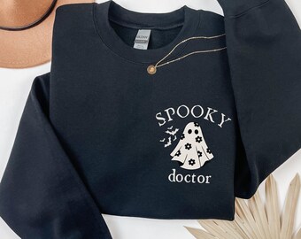 Doctorandus spookachtig seizoen Halloween-sweatshirt, Doctor Fall Vibes Halloween-shirt, herfst arts shirt, MD shirt, arts professor shirt cadeau