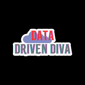 Könnte beinhalten: Ein Aufkleber mit einer Wolke und dem Text "DATA DRIVEN DIVA" in einer glitchy, bunten Schrift.