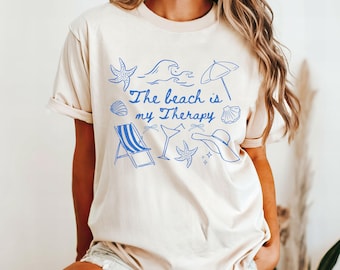 La maglietta Beach Is My Therapy Comfort Color, maglietta da spiaggia, felpa da terapia, camicia da spiaggia, felpa da viaggio, felpa estiva, girocollo comodo