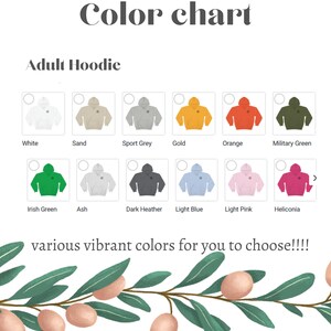 Op de afbeelding: Kleurenkaart met verschillende hoodie-kleuren voor volwassenen. De kleuren omvatten wit, zand, sportgrijs, goud, oranje, legergroen, Iers groen, as, donkergrijs, lichtblauw, lichtroze en heliconia.
