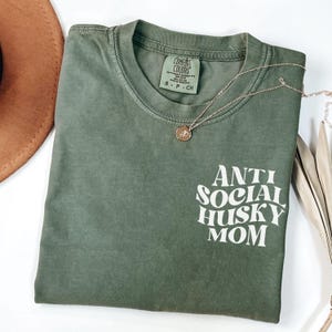 Husky Dog Moms Comfort Colors® Shirt,Husky Mama Shirts, Funny Husky Lover Crewneck T-Shirt,Husky Mama Gift,Husky Owner Gift,Mother&#39;s Day Tee