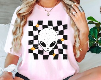 Funny Ufo Alien Shirt Gift For Nature Lover,Alien Checkered T-Shirt,Retro Alien Space Graphic Tee,Nature Adventure Hiking Camping Sweatshirt
