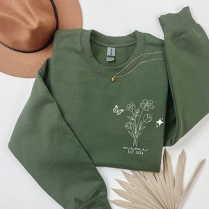 Custom Mimi Grandma Est Sweatshirt Gift For Nana Shirt,Grandma Mimi Crewneck,New Grandma Mother&#39;s Day gift,Promoted Grandmother Gigi Sweater