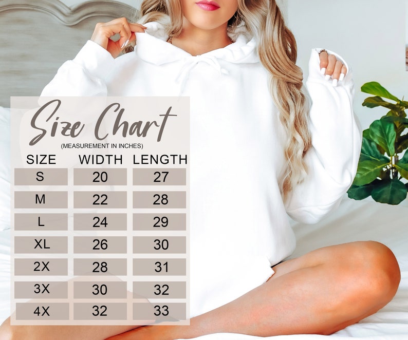Op de afbeelding: Maattabel voor een witte hoodie met afmetingen in inches. De tabel toont de breedte en lengte van de hoodie in de maten S, M, L, XL, 2X, 3X en 4X.