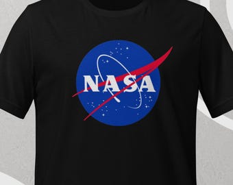 Auffälliges NASA Logo T-Shirt - Lebendiger Weltraumstil für Sci-Fi Fans