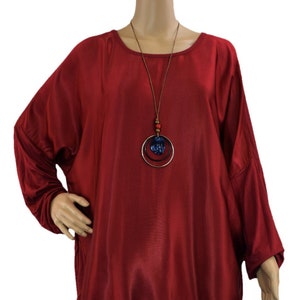 Ladies Italian Lagenlook Satin Top with Necklace.