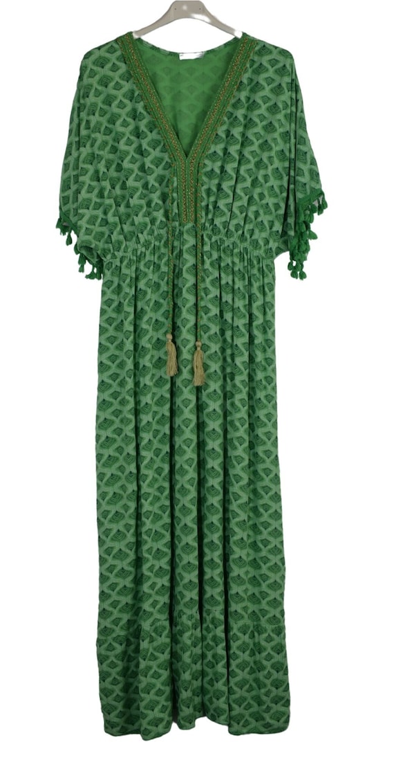 Plus Size Green Maxi Dress: Wavy Print V-Neck Tassel Summer Dress