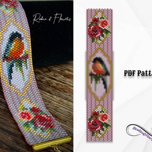Könnte beinhalten: Ein Perlenarmband mit rosa Hintergrund und einem Design aus einem Rotkehlchen und Blumen. Das Armband ist aus Perlen gefertigt und ist ein PDF-Muster.