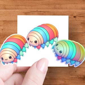 Niedlicher Kawaii Roly Poly Isopod Aufkleber, Kinderregenbogen Isopod T-Shirt, niedliches Käfer Cartoon-Grafik-T-Shirt, Isopod Halogramm-Aufkleber, Roly Poly Aufkleber