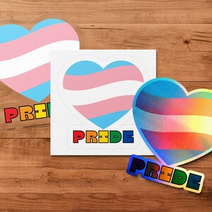Autocollant du mois de la fierté LGBTQ, coeur drapeau transgenre, lettres arc-en-ciel LGBTQ, parfait pour les célébrations de la fierté, égalité, inclusivité