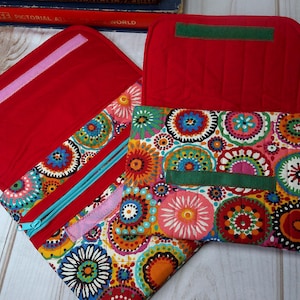 E-reader tablet case. Soft, quilted and padded tablet sleeve.