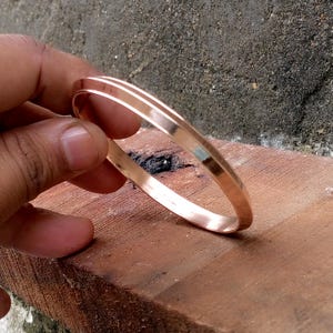 Armring i massivt, rent 100 % koppar, handgjort armband, iögonfallande armband, ren koppar. Kara: Sikhiskt Punjabi armband, unisexarmband, populära smycken, present.