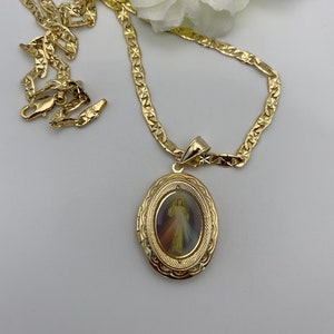 Sagrado Corazon de Jesus Locket Gold Plated 22&quot;- Locket Necklace Oro Laminado- Sacred Heart of Jesus
