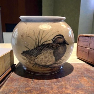 Signed Robert Gordon Vase Mallard “Wild Life” Series - Australia