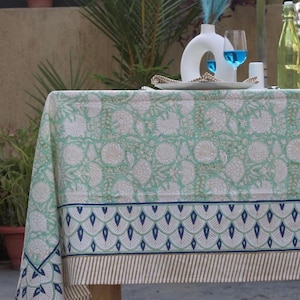 Nappe en coton vert sauge à fleurs, linge de table fait main