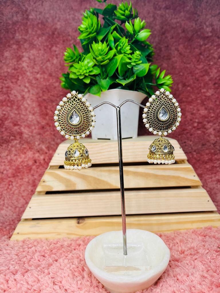 Jhumka stand clearance
