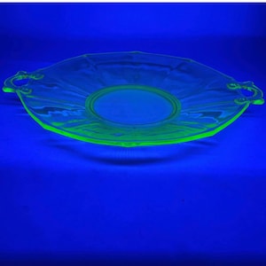 VTG 13&quot; Green Decagon Double Handled Sandwich Plate Depression Uranium Vaseline