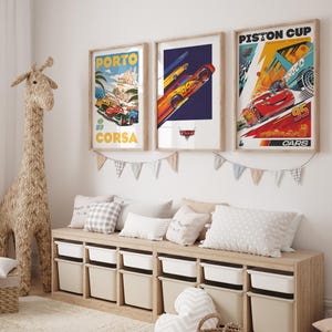 Juego de 3 pósteres de películas: Póster de la película Cars - Copa Pistón - Disneyland Home - Copa Pistón - Póster de Lightning Radiator Springs, descarga digital.