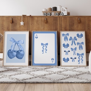 Set van 3 blauwe strikken print, college appartement decor, Ace Card Lucky Girl Syndrome, Coastal Cowgirl, Girly Room Esthetic, Preppy Wall Art