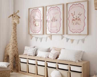 Stampe personalizzate con coniglietti rosa per la cameretta - Set di 3, decorazioni per la cameretta della bambina, simpatici disegni di coniglietti da parete, stampe rosa per la camera da letto, decorazioni murali per la cameretta.