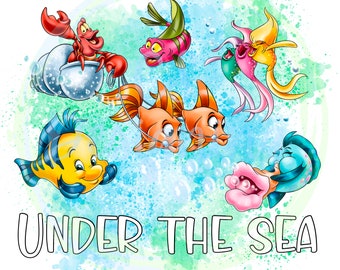 Könnte beinhalten: Eine bunte Illustration von Figuren aus dem Disney-Film Arielle, die Meerjungfrau. Die Figuren sind Arielle, Sebastian, Flounder und eine Gruppe von Fischen. Der Text "Unter dem Meer" steht am unteren Rand des Bildes.