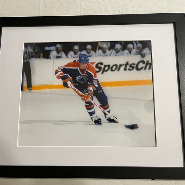 New 8 x 10 Framed and matted color photo of Edmonton Oilers and Hall of Famer Wayne Gretzky