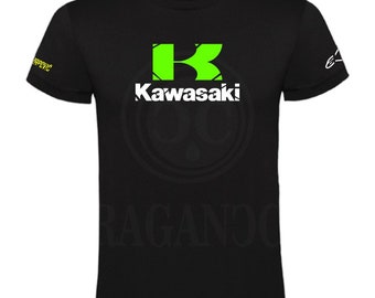 Camiseta negra Kawasa, para hombre o mujer, con logos personalizados del mundo motor.  Nombre personalizado en espalda a elegir.