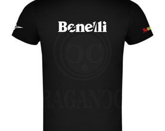 T-shirt Benel noir, pour homme ou femme, avec logos du monde automobile. Nom personnalisé sur l'épaule au choix.