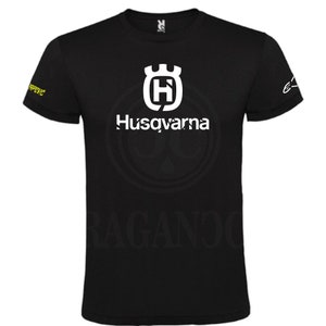 Black Husqvar t-shirt, for men or women, with personalized logos from the motor world. Personalized name on the back to choose from.