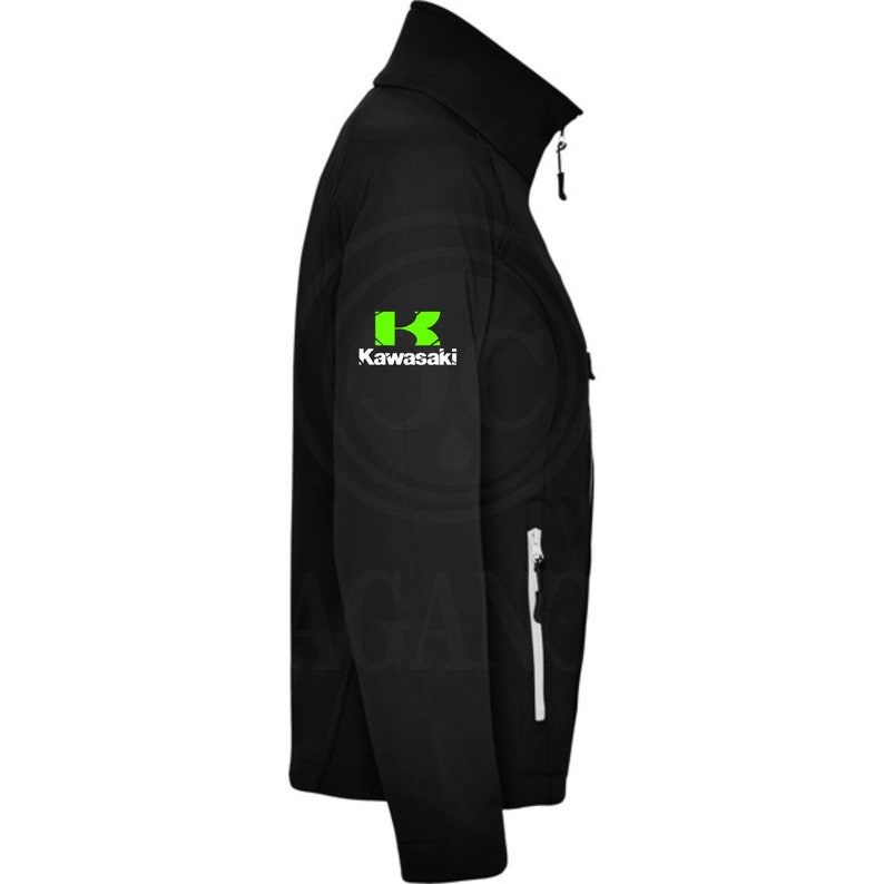 Veste coupe-vent softshell Kawasa, avec logos moteurs pour les motards. Personnalisé avec du vinyle textile de 1ère qualité. image 8