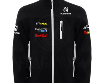 Chaqueta cortavientos softshell Husqvar con logos motor para moteros. Personalizada con vinilo textil de 1ra calidad.