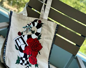 Bolsa de mano con forma de gusano de arena