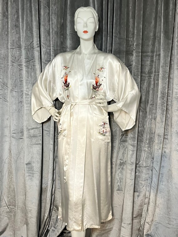 BEAUTIFUL 1960S Ivory Silk Kimono Robe Hand Embro… - image 2