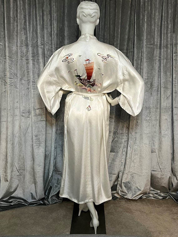 BEAUTIFUL 1960S Ivory Silk Kimono Robe Hand Embro… - image 8