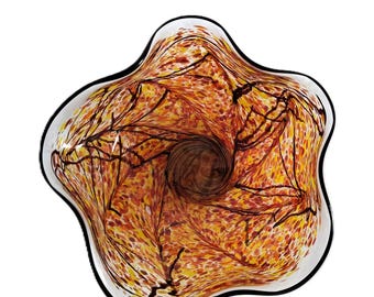 Signierte, handgefertigte Glasschale von Camp Jerald mit freigeformtem, taschentuchartigem Rand, bernsteinfarben, rostgelb, Konfetti, 19,7 cm (7,75 Zoll)