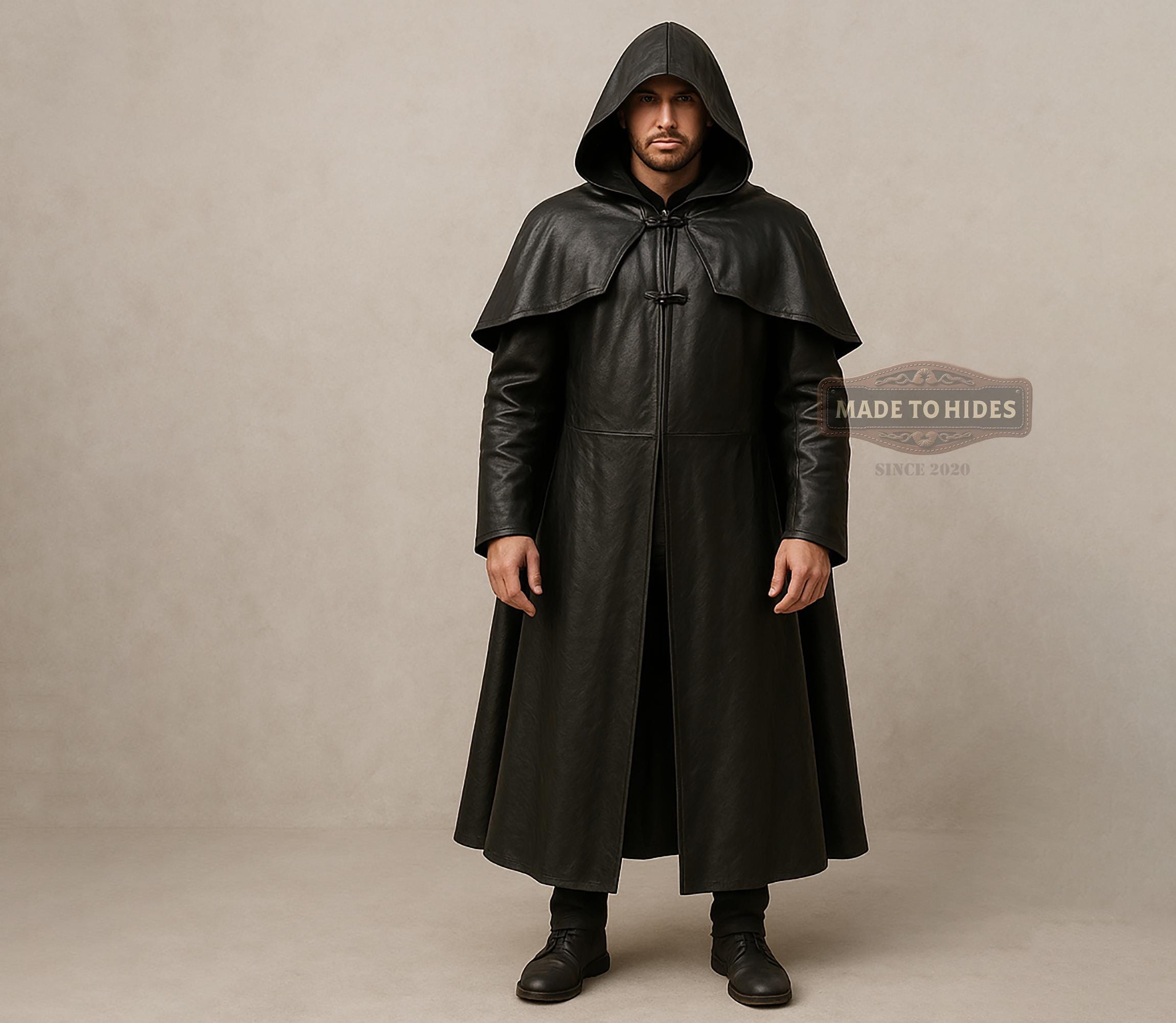 男性用カスタムメイドの黒革製中世コスプレマント | メンズレザー
