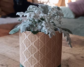 Blumentopf für die Wand mit versteckter Tropfschale