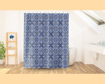 Erhellen Sie Ihr Badezimmer mit einem blau-weißen Azulejo-Boho-Duschvorhang