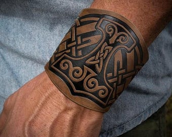 2 PCS Viking Cuffs Faux Leather Bracelet, Norse Retro Wristband for Men, Medieval Armor Bracers, Leather Gauntlet