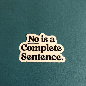 Puede incluir: Pegatina blanca con texto negro que dice "No is a complete sentence."