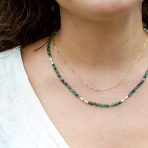 Raw Emerald Necklace Green Beaded Delicate Small Necklace Elegant Gold Pearl Dainty May Birthstone Gift Layering Necklace
