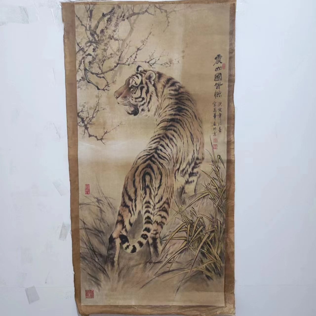 大きな中国の古い紙の絵画虎の民画の巻物古い水縁巻物なし山を描く紙の 