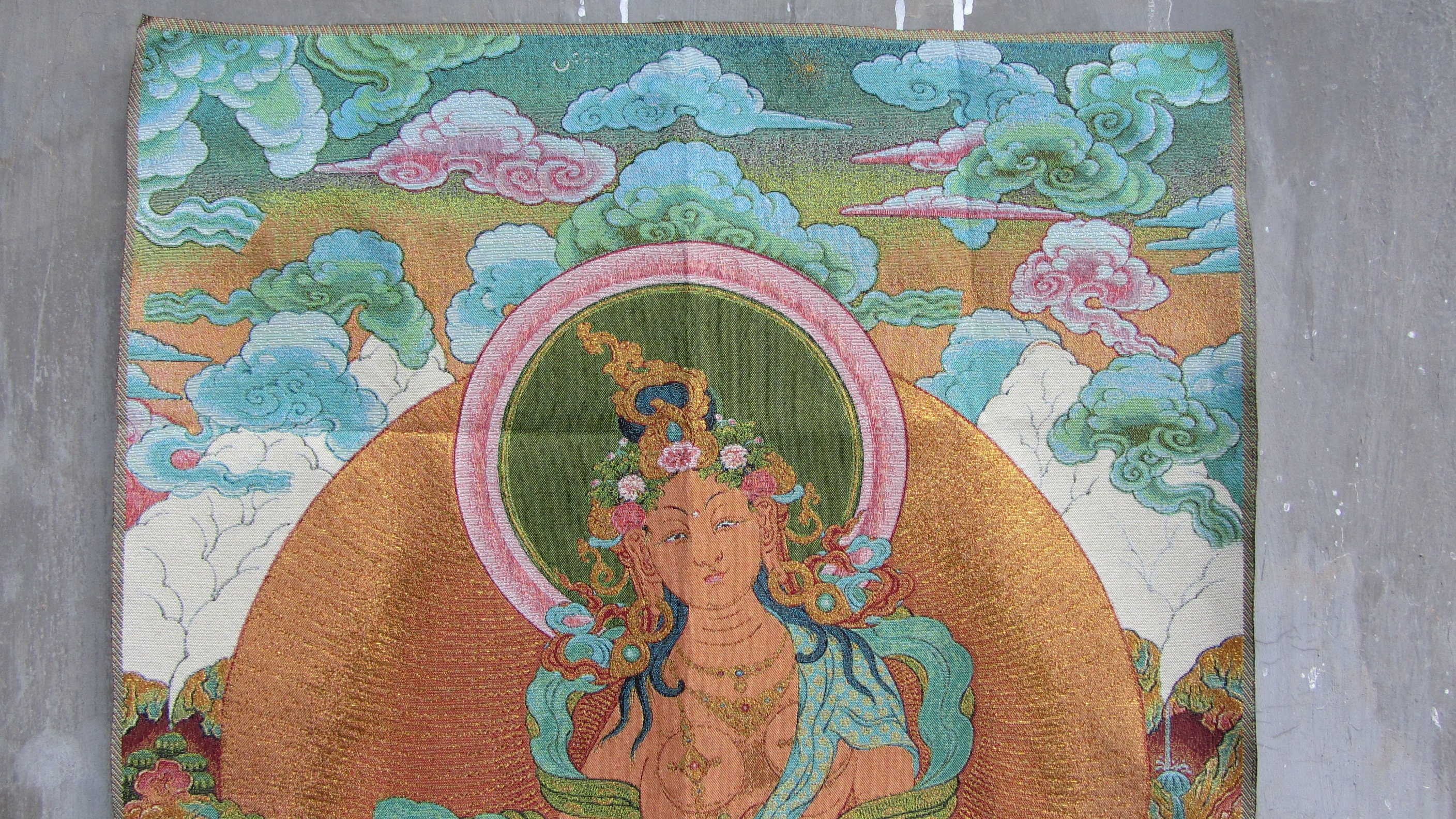Lithographie murale sculptée Bouddha et mantra OM ardoise tibétaine - Escale Sensorielle