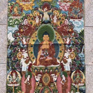 Statua del Signore Buddha in meditazione buddista, dipinto thangka buddista tibetano da 35 pollici, benedizione del Buddha, poster d'arte buddista in seta con mandala nepalese