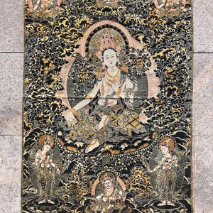 Buddista tibetano in meditazione himalayana Tara bianca Thangka: dea della misericordia Dhyani Buddha e poster di pittura per meditazione buddista Mandala Art