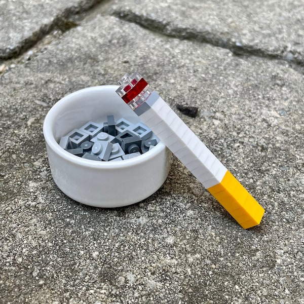 Cigarrillo inspirado en Lego con cenicero de cerámica